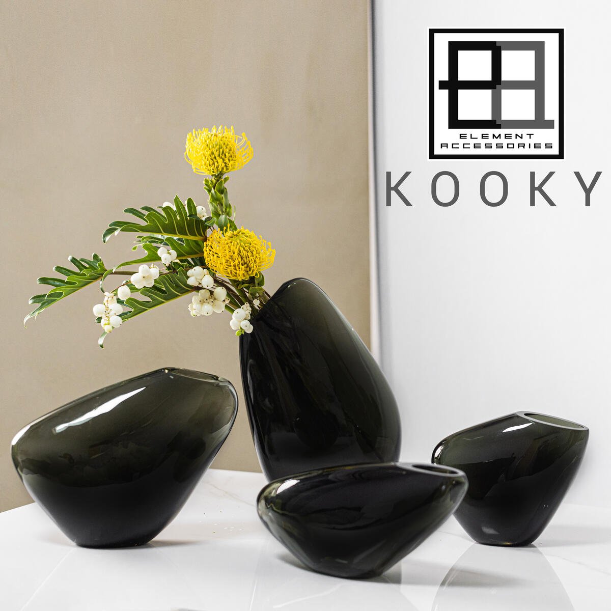 Hohe moderne Vase mit sehr innovativem, schlichtem Design, KOOKY30GR
