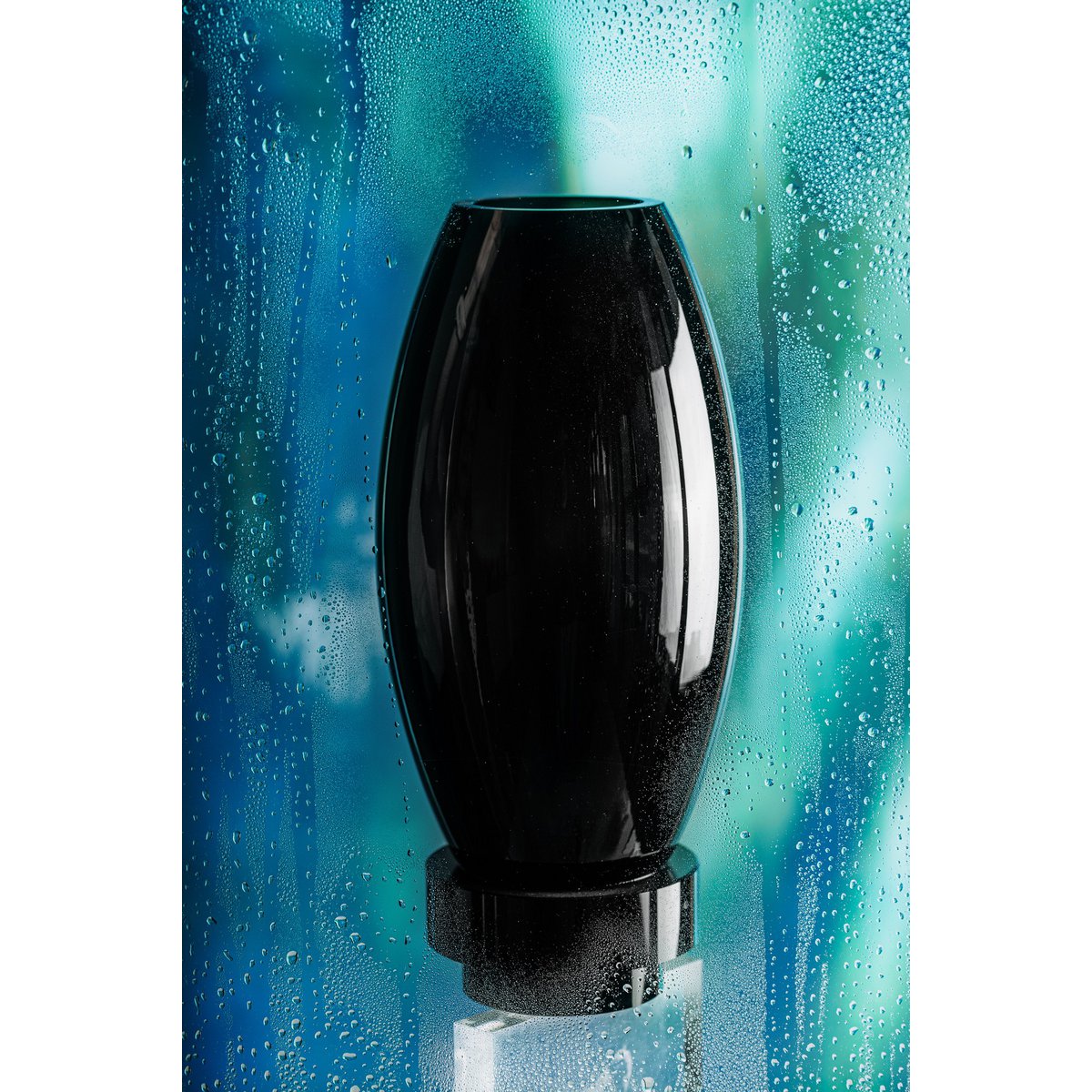 Moderne Vase, innovatives Design, schwarzes High-End-Glas. RUD30