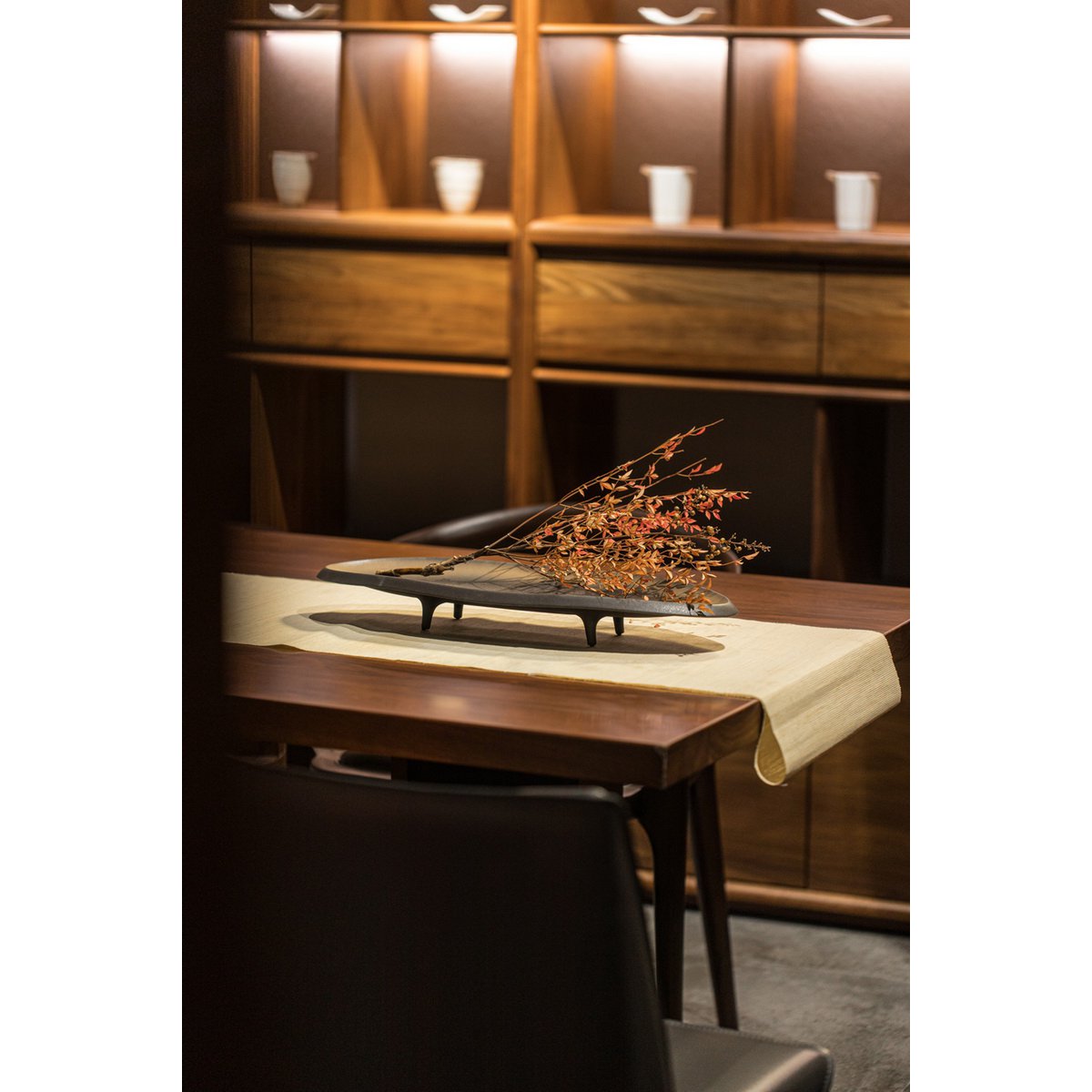 NeuModerner High-End-Langteller aus Keramik East+West, OTA50
