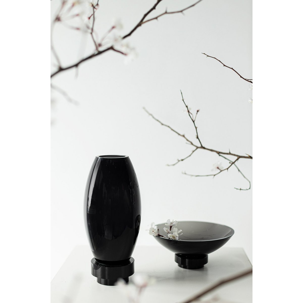 Moderne Vase, innovatives Design, schwarzes High-End-Glas. RUD30