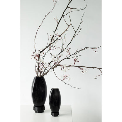 Moderne Vase, innovatives Design, schwarzes High-End-Glas. RUD30